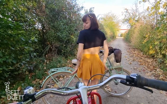 Bett Duett: Bicycle Fuck Tour with My Girlfriend - Uncut!!