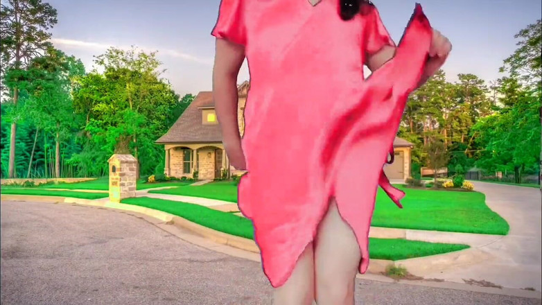 Kitty_Cross: Tetangga lagi nontonin aku dan telepon ke rumah mereka