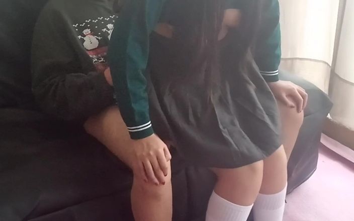 Astrid Cute: 我以做作业为借口邀请她来我家，但这只是在镜头前做爱！
