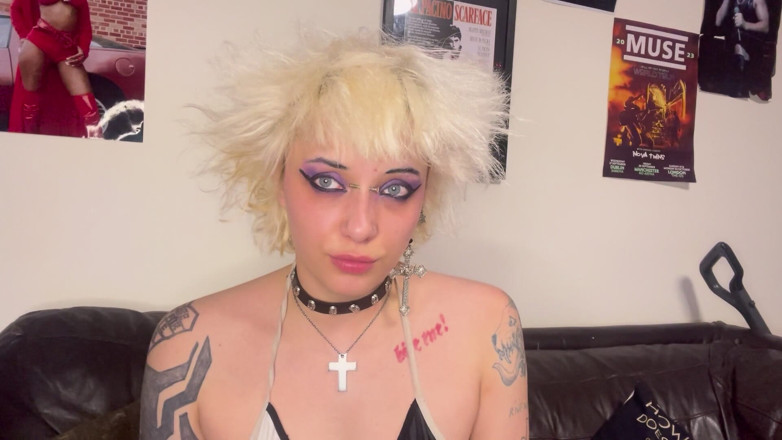 Glitterqueen1999: Lížu mého perverzního nevlastního tátu
