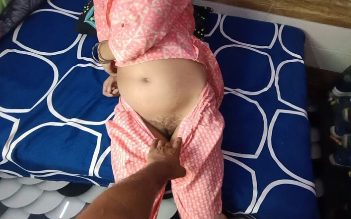 Pyaripooja22: Am chemat o studentă la mine acasă și am futut-o.