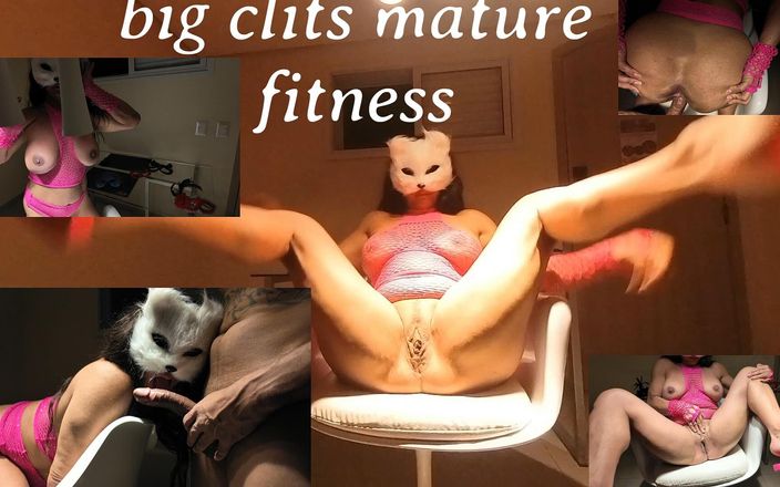 Freedom masks: クリトリスを見せて椅子の上でセックスしている52歳熟女(ダニフィティ)