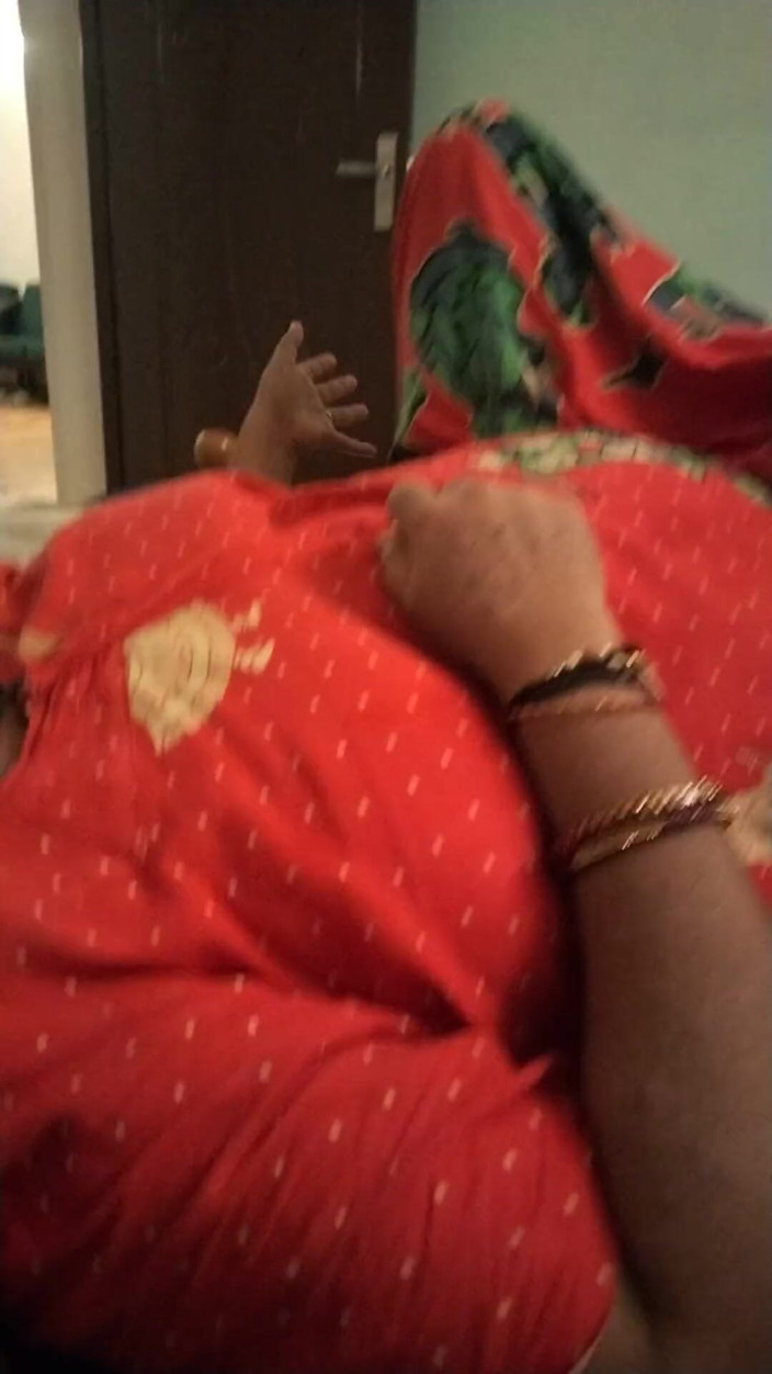 Tamil lesbian: Chia sẻ kinh nghiệm tình dục của cô ấy và nói...