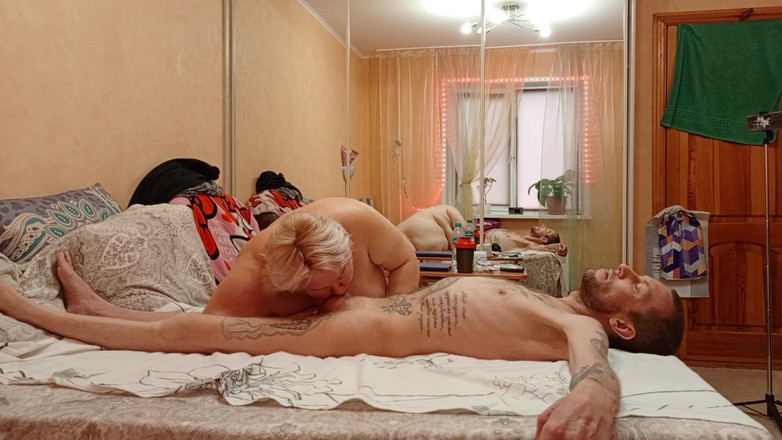 Zona901: Istri sange ini lagi asik nyepong kontol dan nyepong kontol...