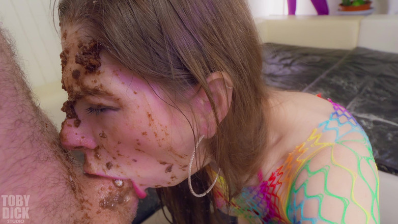 RealTobyDick: Pissig chokladkaka för Alice Maze - jävla rörig hals