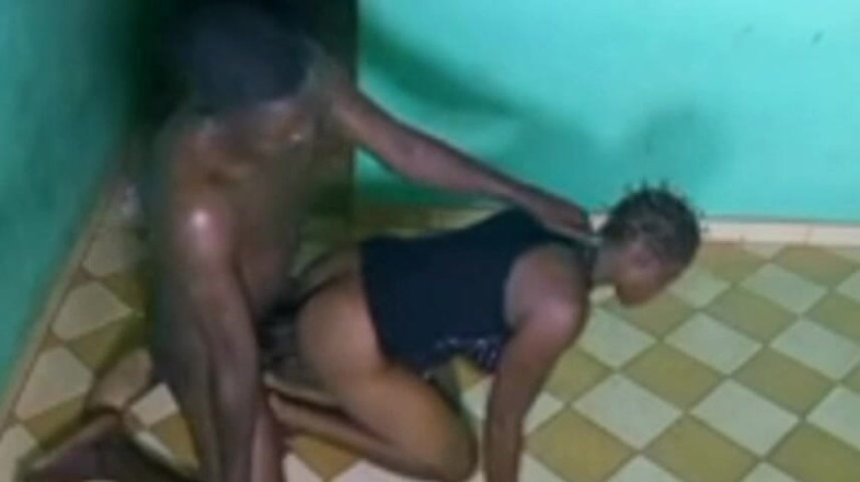 Pornsexlive: Elle aime le goût de ma bite noire