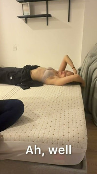 Yeni Bir Airbnb'de Sevişiyoruz