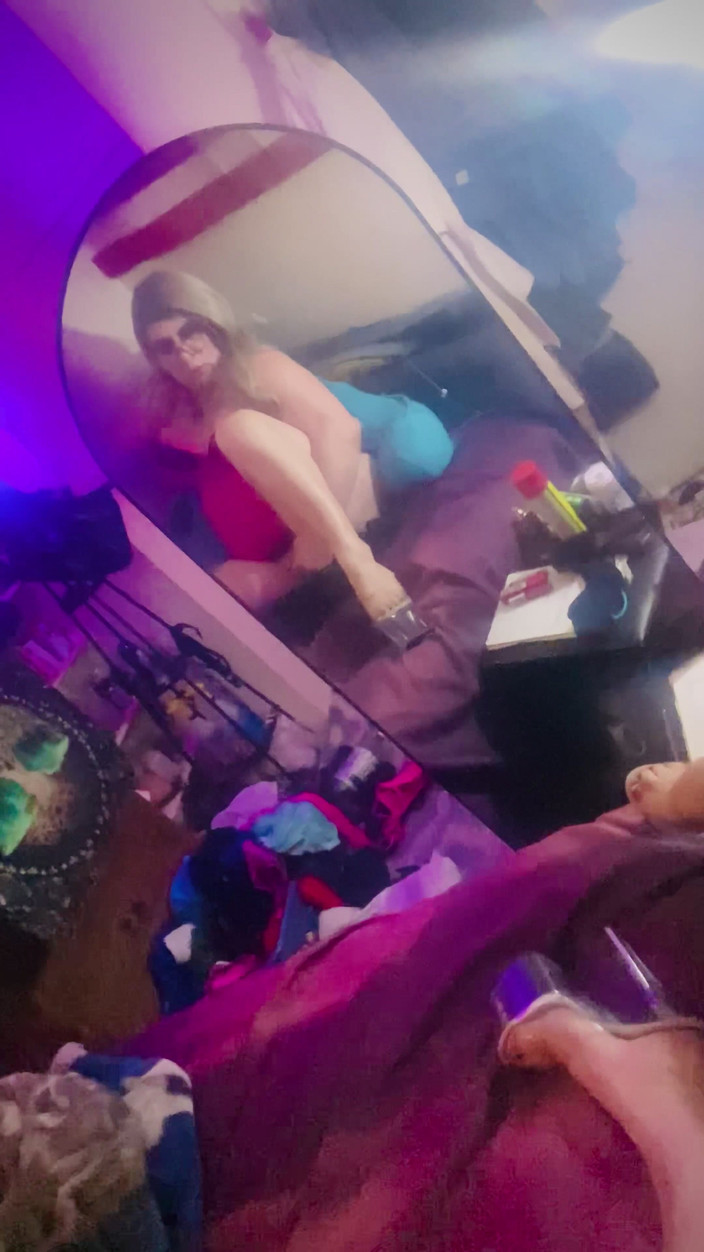 Krissy Sweets: Süße streicheln ihre sheshaft