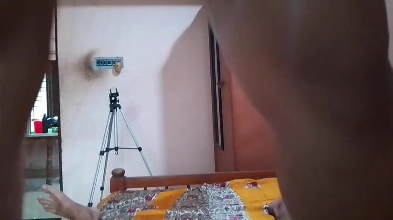 Skydreem1104: 夫は妻をペニスの外で犯し、彼女を座らせて犯します。彼女もそれを楽しんでいます。