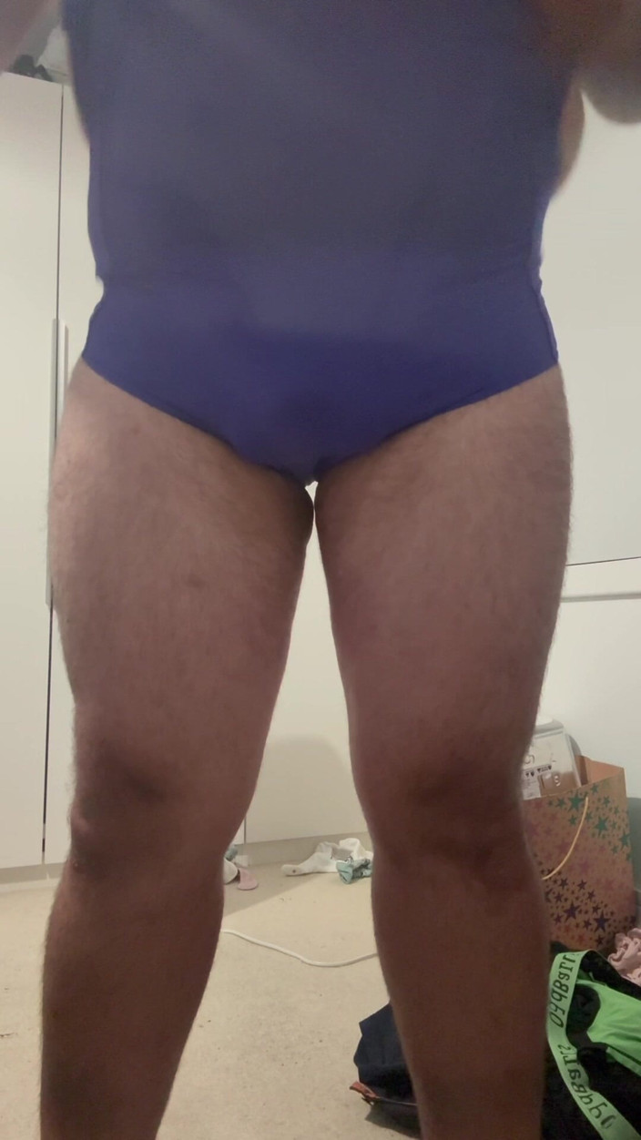Shaun Cbt: Schwanz- und ball-bondage mit krokodilklemmen an nippeln und crossdress