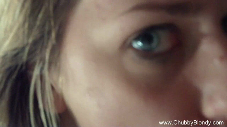 Chubby Blondy: Close up blowjob of amateur wife