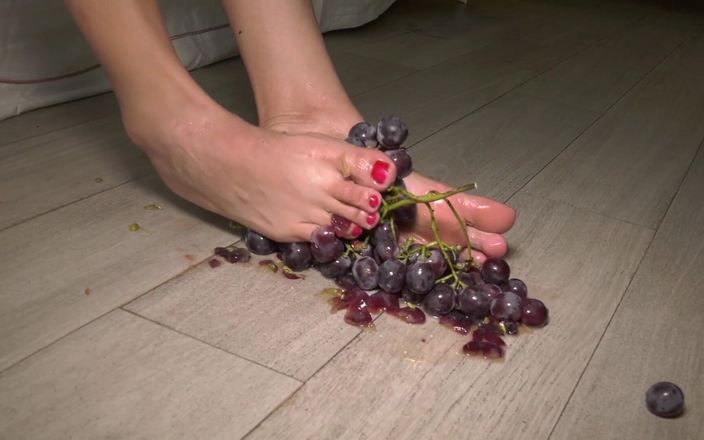 Foot Fetish 4K | By Taworship: Crushing Grapes