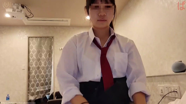 Japonica study book: Un grup de trei prietene de la o școală de fete în...