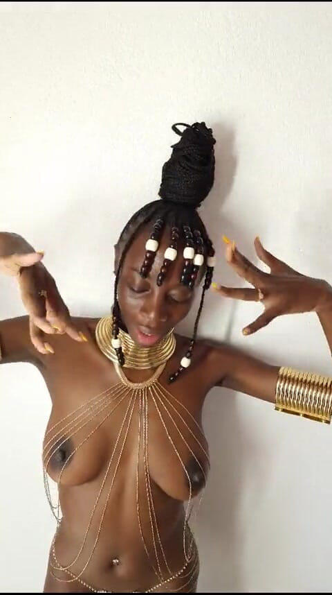 Missblackreey: 섹시한 아프리카 여신 댄스
