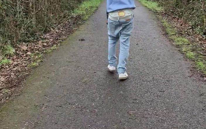 Kinky Alex: All'aperto Passeggiata nel pannolino