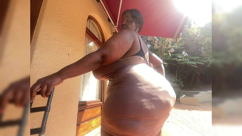 Legendary Booty Overdose: Ebony SSBBW MILF Caught Masturbating Outdoor
