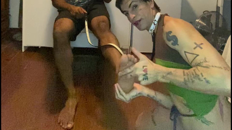 Wesley Bull: मेरे पैरों का मजा ले रही अच्छी तरह से प्रशिक्षित विनम्र