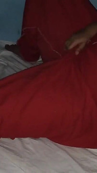 Estudiante universitaria se masturba después de ver el pene de su novio