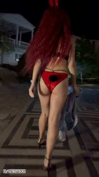 Sweet Buttocks: Berjalan-jalan di tepi jalan dan blowjob ringan kepada orang asing