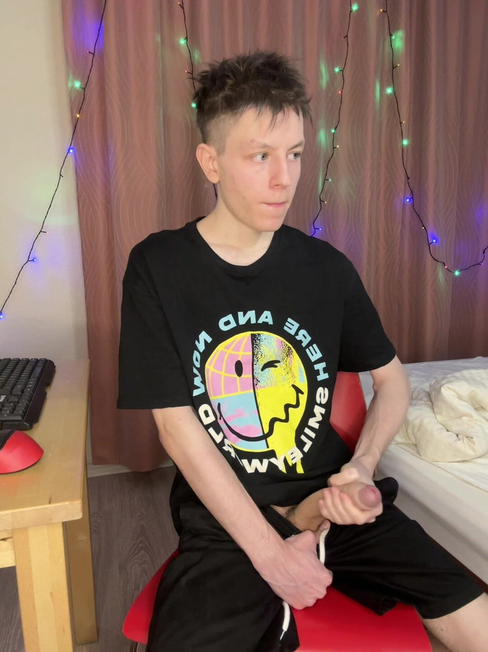 Morflot24: Ngocok kontol 23cm di asrama di asrama sampai muncrat di mana-mana