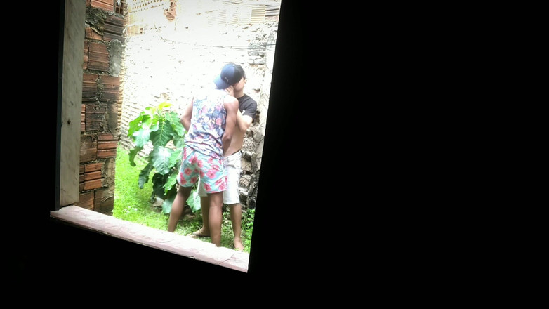 MiguellTrajano: Pria pengantar barang ngikutin pelanggannya ke tempat yang ditinggalkan untuk...