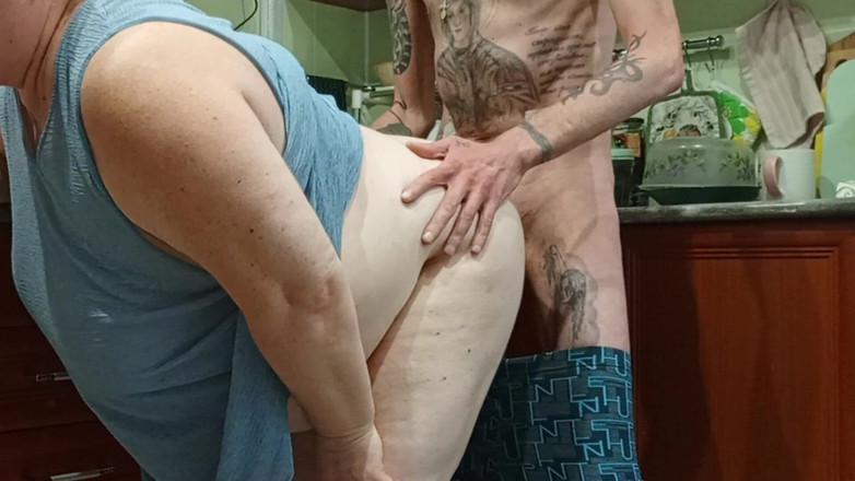 Zona901: Smiskade en granne i röpan knullad i munnen, fitta och...