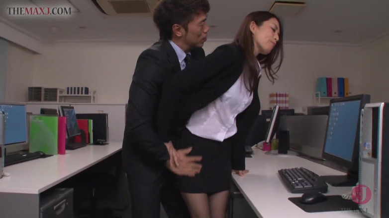 Asian happy ending: Sexy secretary Asian swallows his warm load