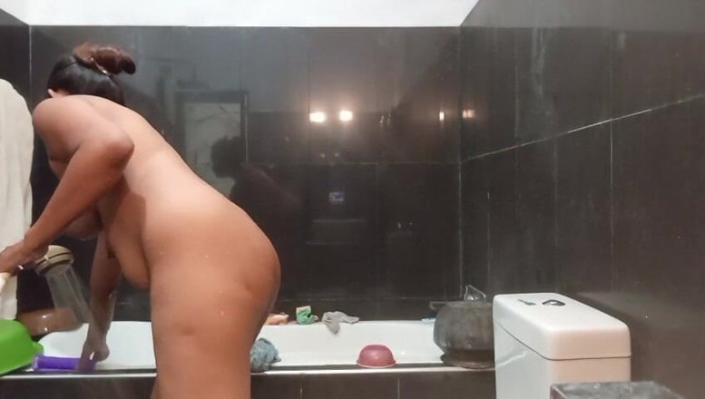 Anne White: Dildo With Colombo Sri Lanka big Boobs with wet juicy...