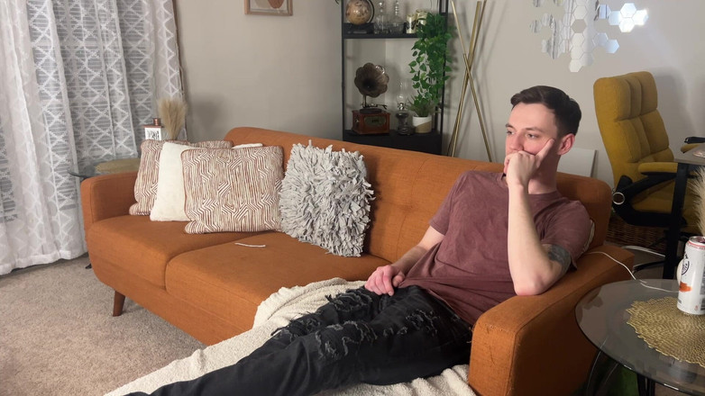 Jay Bond: Pozwalam chłopakowi mojej przyrodniej siostry kremówka mnie