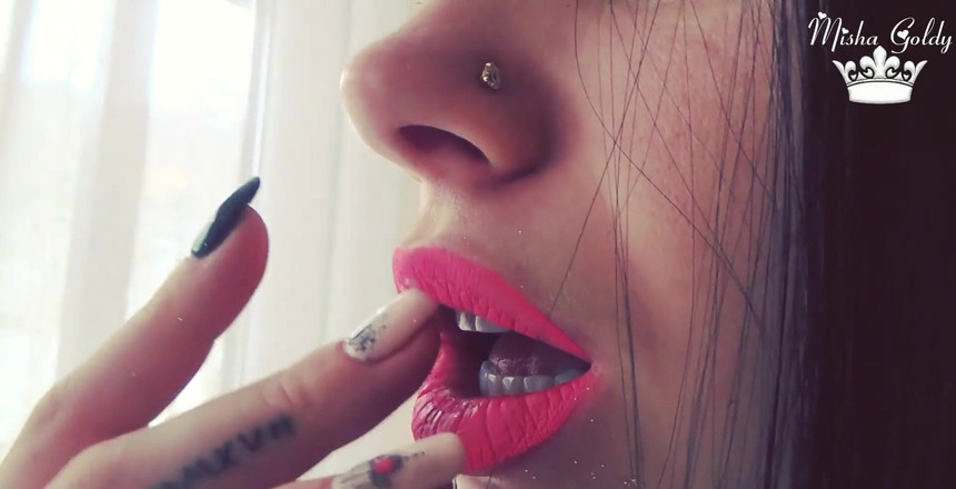 Goddess Misha Goldy: 因此，现在我生活中的一切都在控制之下，你最好准备好让我控制你的提交