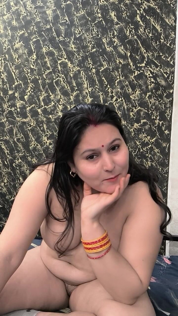 Desi chudai hub: Indian Babe Fingering Pussy