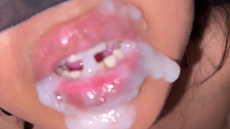 Aria Mia: 性感的岳母正在舔女婊的并舔舐。