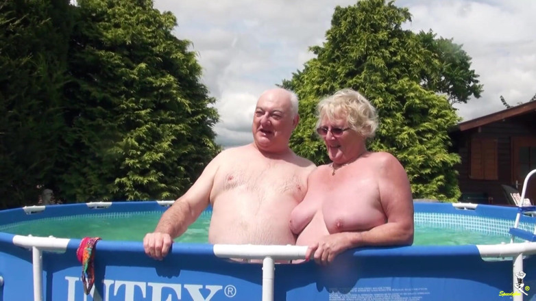 Dirty Doctors Clips: Playing in the pool