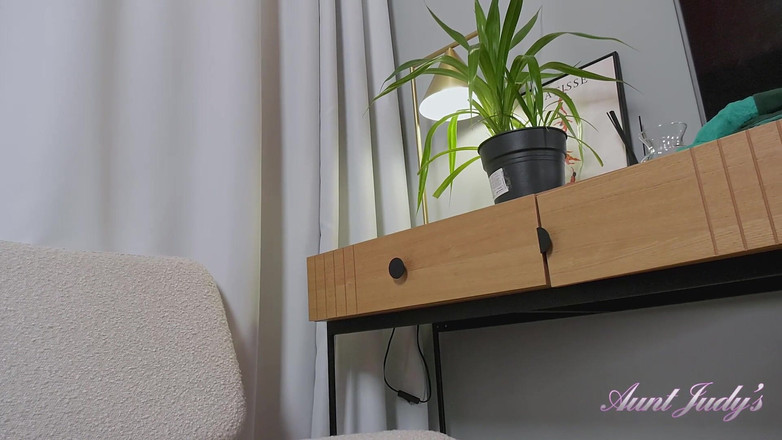 Aunt Judy's: Auntjudys - tante seksi dengan stoking seksi dan sepatu hak tinggi...