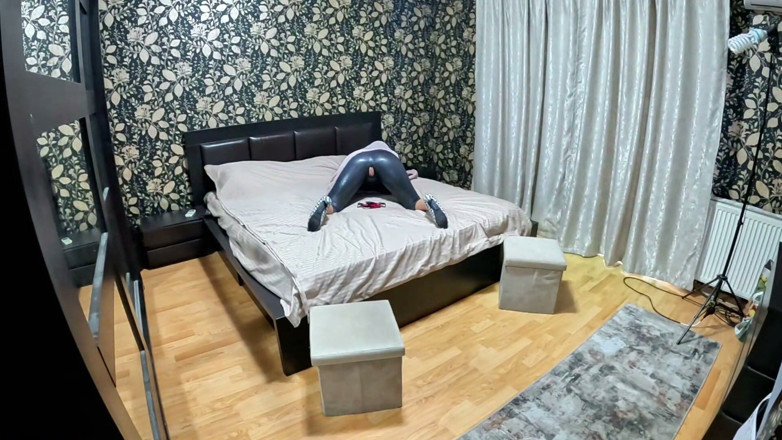 MilfyCalla: Twist de la esposa dominante en cuero marrón. Garganta profunda,...