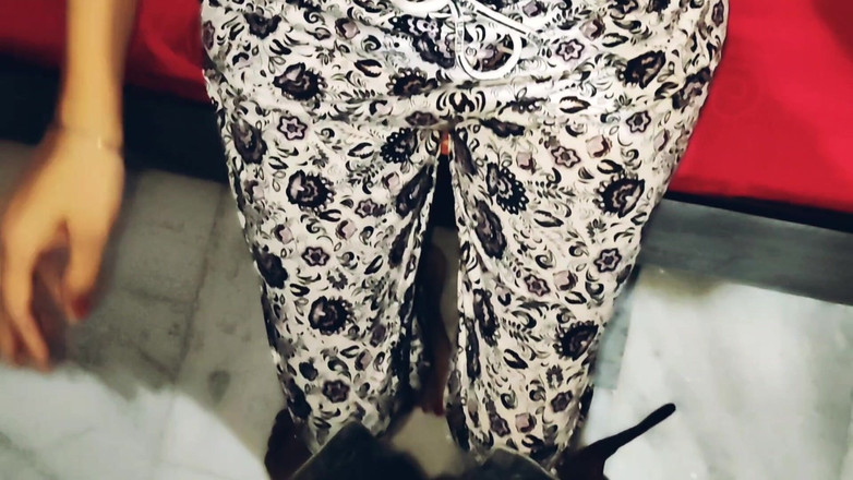 Kapsims: インド人妻のマンコクリームと潮吹きファック