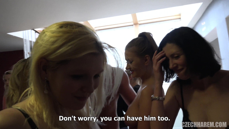 Czech Harem: チェコのハーレム9 - パート1 20人のニンフォマニアが街で男性を狩る – パート1