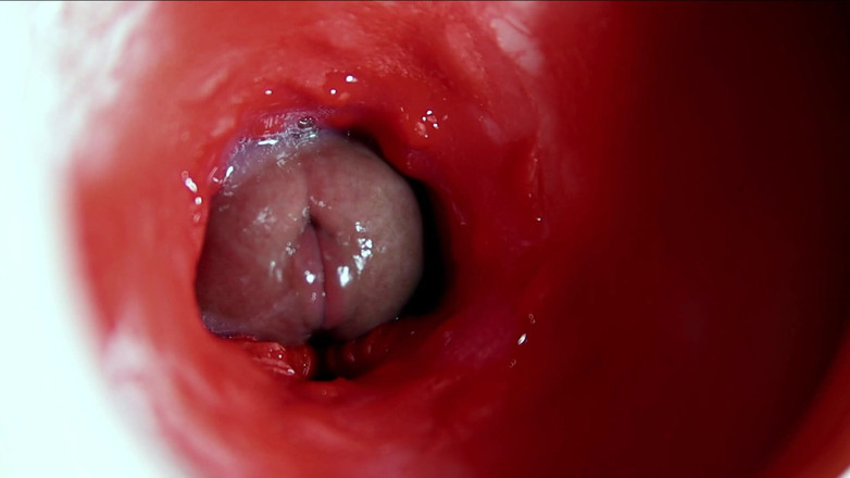 SEXY_GUYBEST: Un grosso bel cazzo che sborra abbondantemente in un buco...