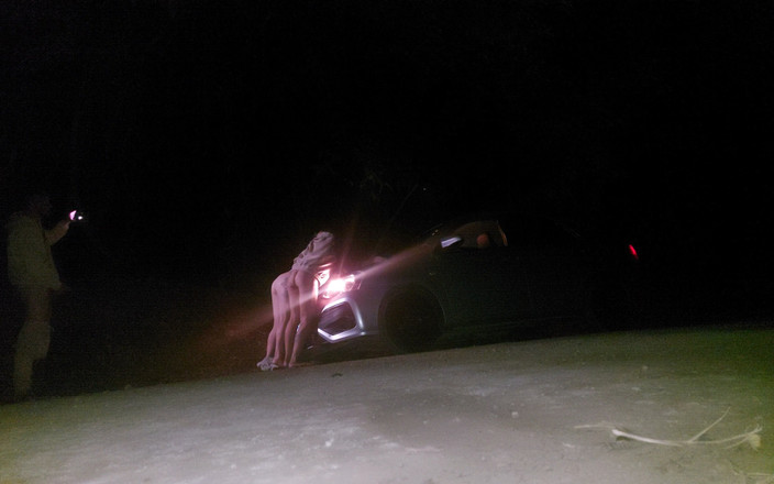 Jennyferpimenta: Appföraren knullar två kvinnliga passagerare på vägen