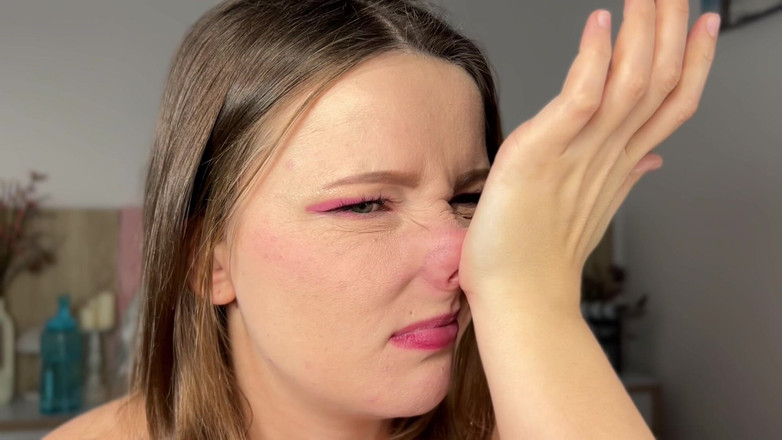 Mary Jay: 鼻のかゆみが本当に気が狂いそうです。カメラで見つかる