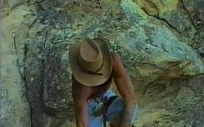 Gay RetroX VHS: Uomini infuocati giocano selvaggiamente # 4