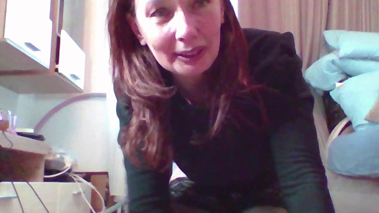 Sergant: Приємна мамка велика писяє вдома і показує дупу