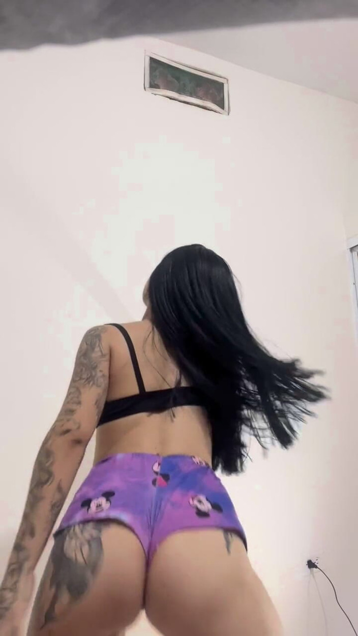 Dalyla: 그녀의 방에서 노는 놀라운 Cali 여자