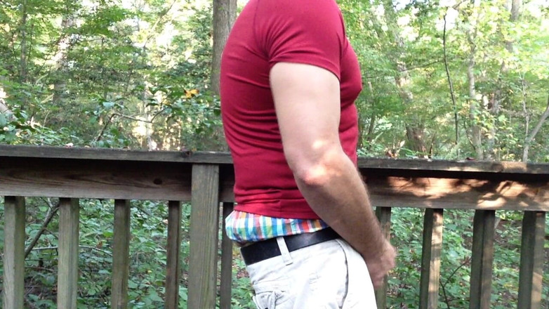 TJenner: im wald auf einem Laufsteg. Hängen in meiner ae Boxers...