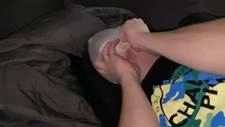 ButHoleDildoLover: My third breathplay - I blow up my latexglove mask