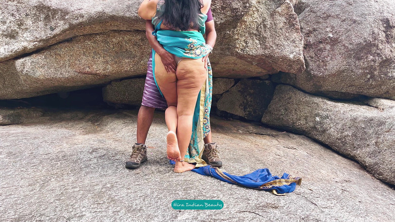 Hot 365 Entertainments: Hintli Çiftin açık Havada Romantizmi - Sari Seks - Sari Kaldırılıyor Ve Götüne Şaplak...