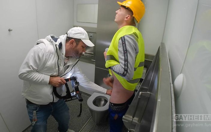 GAYheim: Rico Loko Münih tuvaletinde Gayheim Almanca