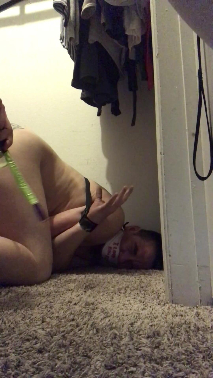 Switch sluts: Płacz w kącie ze szpilkami na mojej dupie