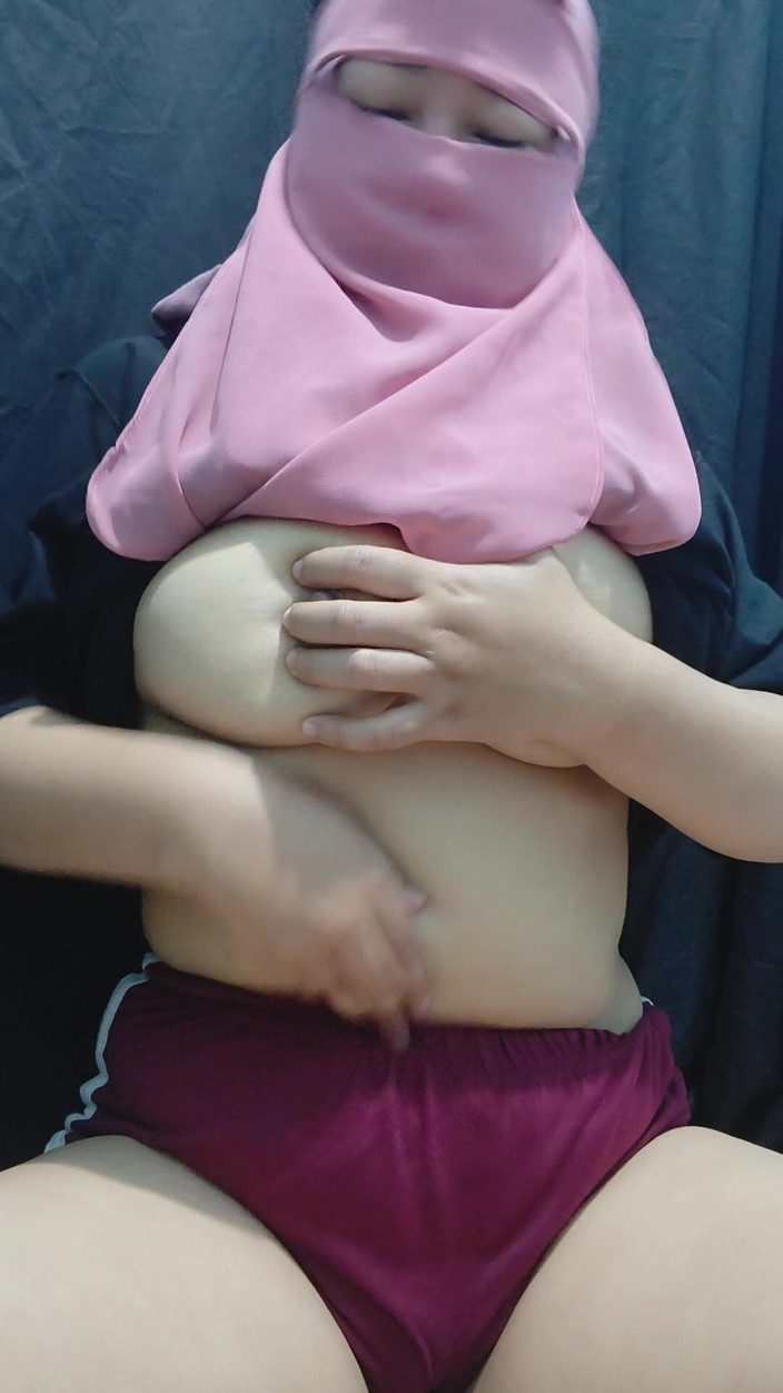 Vaginabig88: 내 자지를 빨아주는 배다른 여동생