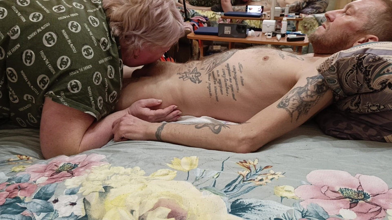 Zona901: Ibu mertua menonton pancutan menantu selepas blowjob